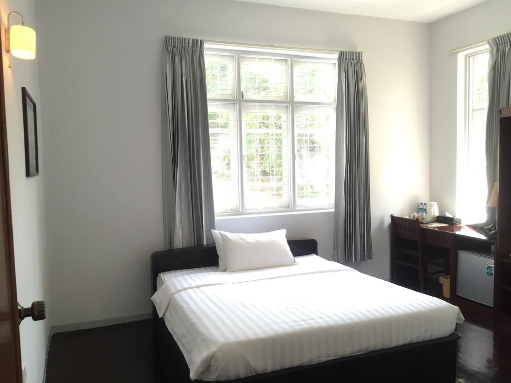 Aye Chan Thar Yangon Exterior photo